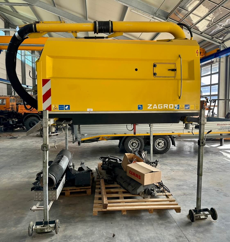 Unimog Aufbaukehrmaschine Trilety SK-370 - Мотометачна машина: снимка 3 Unimog Aufbaukehrmaschine Trilety SK-370 - Мотометачна машина: снимка 3