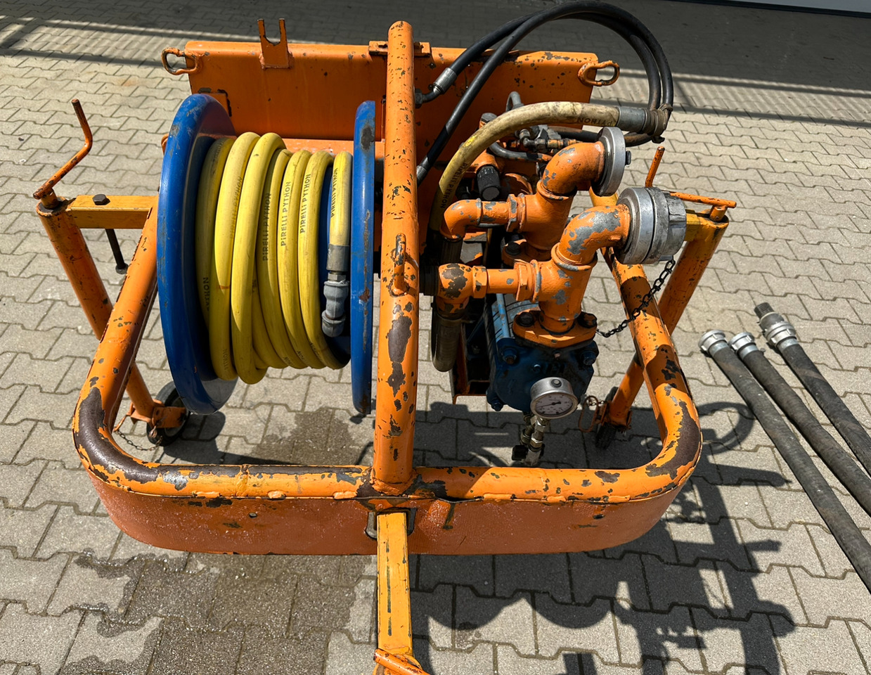 Unimog Frontanbauwasserpumpe Deu. hyd. - Водна помпа: снимка 2 Unimog Frontanbauwasserpumpe Deu. hyd. - Водна помпа: снимка 2