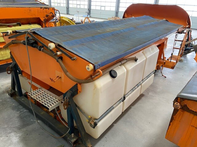 Unimog Salzstreuer Schmidt SAB40-36FR1750 - Машина за разпръскване на сол/ Пясък: снимка 3 Unimog Salzstreuer Schmidt SAB40-36FR1750 - Машина за разпръскване на сол/ Пясък: снимка 3