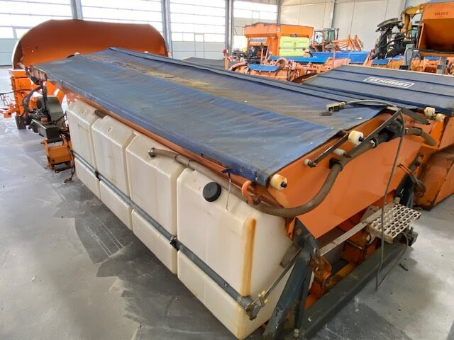 Unimog Salzstreuer Schmidt SAB40-36FR1750 - Машина за разпръскване на сол/ Пясък: снимка 4 Unimog Salzstreuer Schmidt SAB40-36FR1750 - Машина за разпръскване на сол/ Пясък: снимка 4