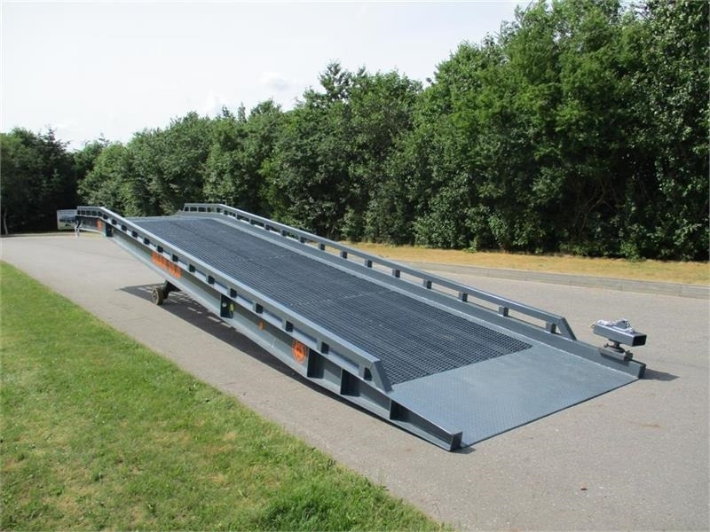 BEAR 10.0 Udlejning - Товарна рампа: снимка 1 BEAR 10.0 Udlejning - Товарна рампа: снимка 1