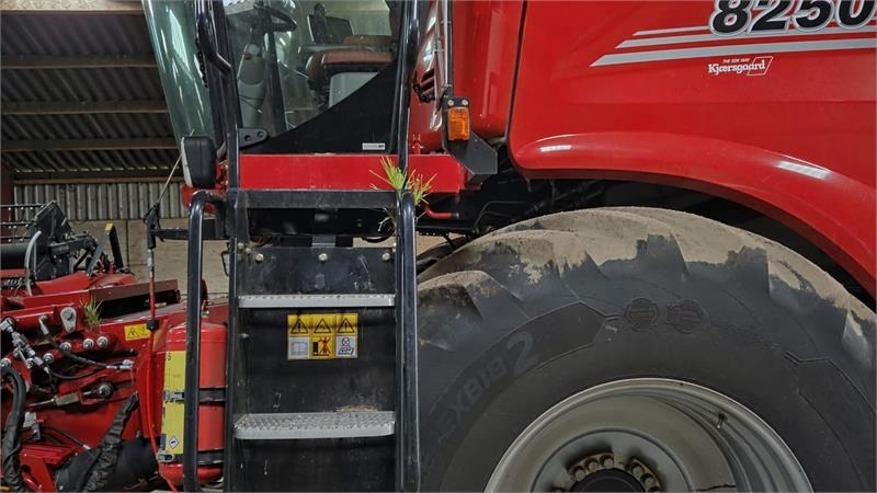 Case IH 8250 Axial-Flow med 35fod Varicut skærebord. Dansk - Зърнокомбайн: снимка 2 Case IH 8250 Axial-Flow med 35fod Varicut skærebord. Dansk - Зърнокомбайн: снимка 2