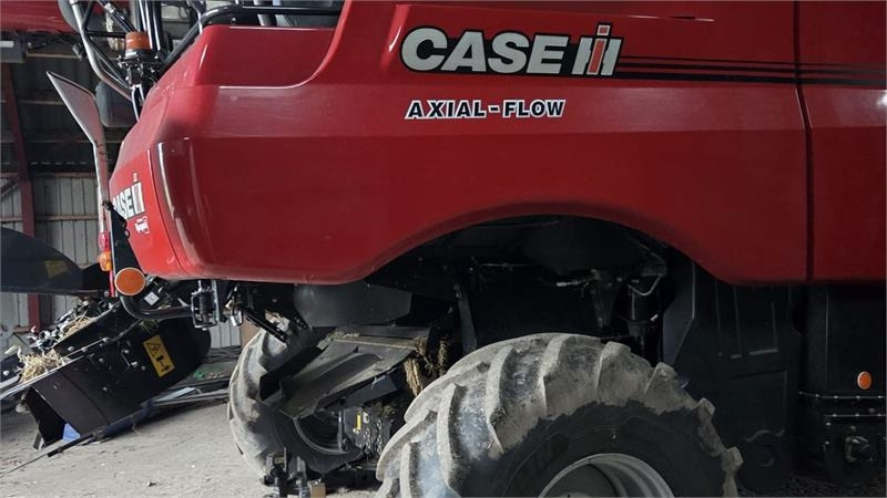 Case IH 8250 Axial-Flow med 35fod Varicut skærebord. Dansk - Зърнокомбайн: снимка 3 Case IH 8250 Axial-Flow med 35fod Varicut skærebord. Dansk - Зърнокомбайн: снимка 3