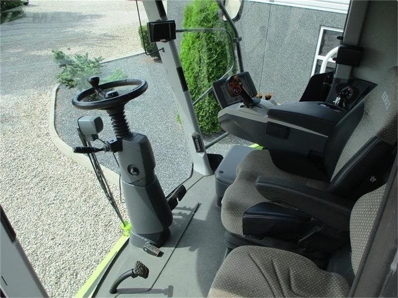 Claas LEXION 750 Gårdmaskine med V900 skærebord. - Зърнокомбайн: снимка 4 Claas LEXION 750 Gårdmaskine med V900 skærebord. - Зърнокомбайн: снимка 4