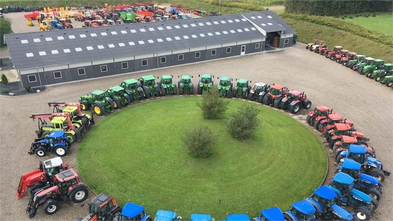 Fendt 828 Profi model. Meget flot traktor med nye fordæ - Трактор: снимка 3 Fendt 828 Profi model. Meget flot traktor med nye fordæ - Трактор: снимка 3