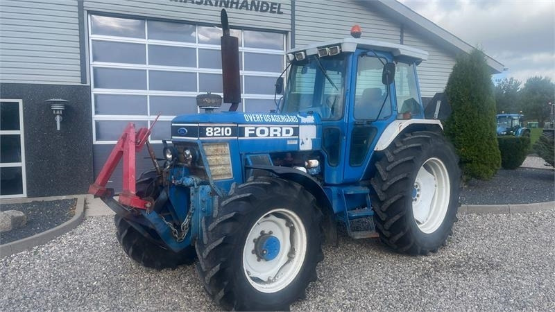 Ford 8210 Force II Med frontlift - Трактор: снимка 2 Ford 8210 Force II Med frontlift - Трактор: снимка 2