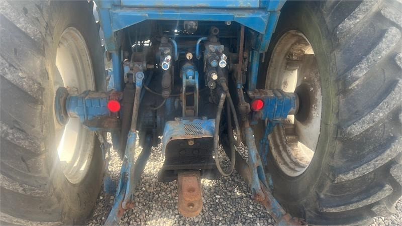 Ford 8210 Force II Med frontlift - Трактор: снимка 5 Ford 8210 Force II Med frontlift - Трактор: снимка 5