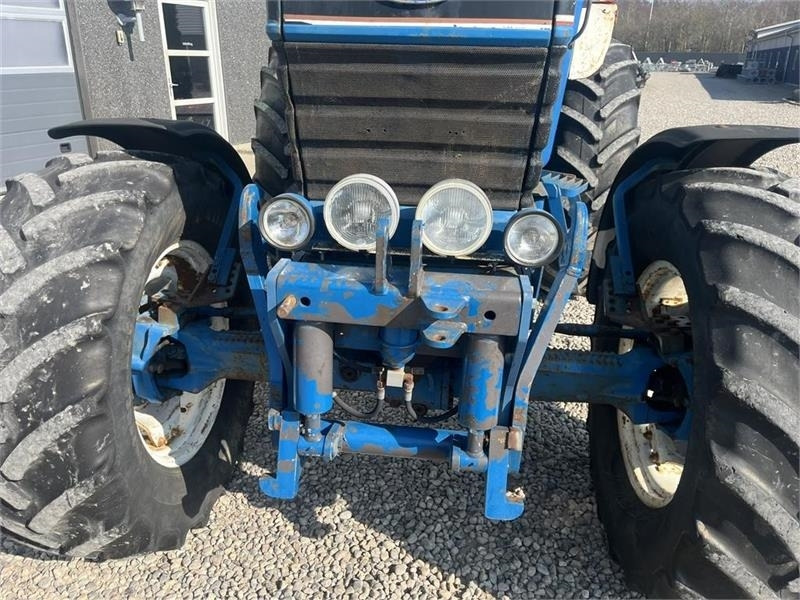 Ford TW 15 F II med HEVA opklappelig frontlift  - Трактор: снимка 4 Ford TW 15 F II med HEVA opklappelig frontlift  - Трактор: снимка 4