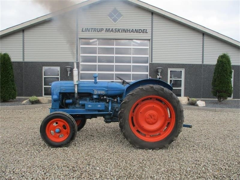 Fordson Major Diesel traktor - Трактор: снимка 1 Fordson Major Diesel traktor - Трактор: снимка 1