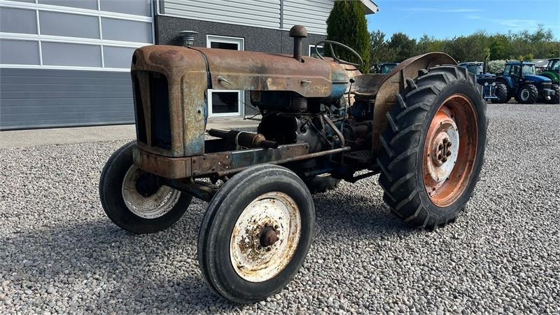 Fordson Major Motoren mangler, men mange god dele. - Трактор: снимка 3 Fordson Major Motoren mangler, men mange god dele. - Трактор: снимка 3