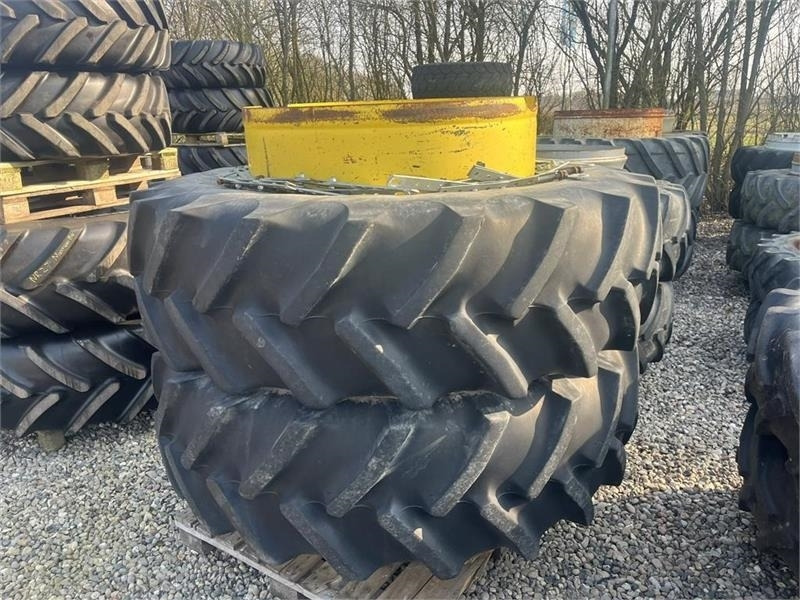 Goodyear 20,8-R42 Gule med ring og låse - Гума за Селскостопанска техника: снимка 1 Goodyear 20,8-R42 Gule med ring og låse - Гума за Селскостопанска техника: снимка 1