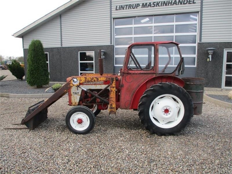 Трактор IH 276 Med frontlæsser: снимка 9