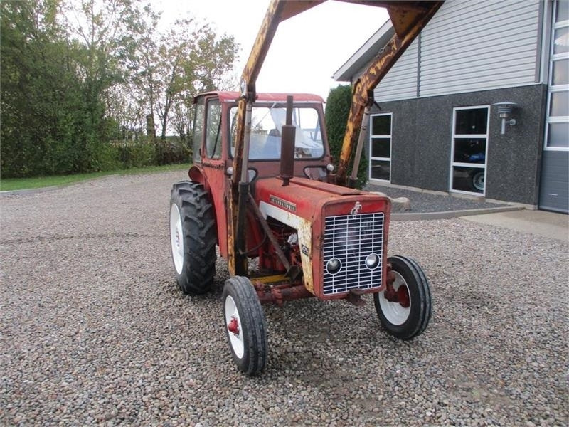 Трактор IH 276 Med frontlæsser: снимка 16