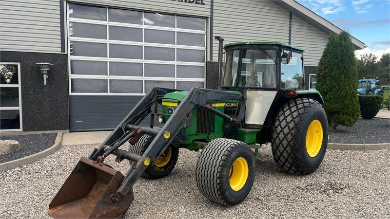 John Deere 1640 Med græsdæk og frontlæsser - Трактор: снимка 2 John Deere 1640 Med græsdæk og frontlæsser - Трактор: снимка 2