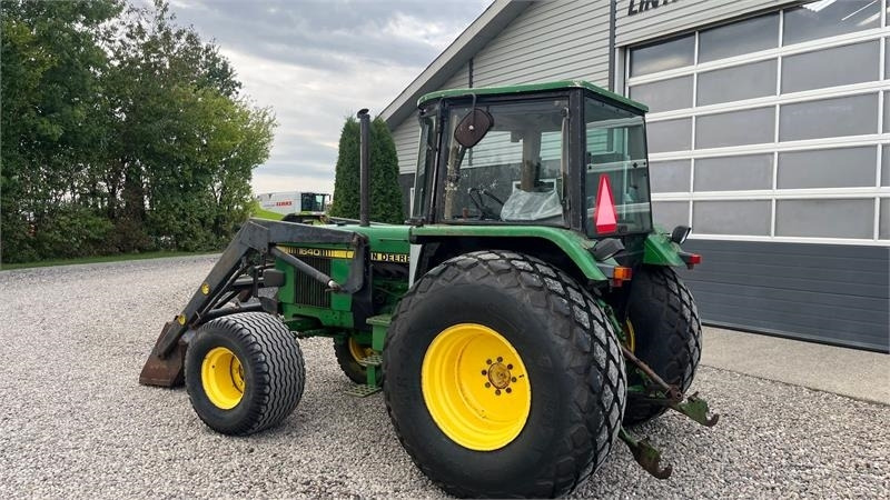 John Deere 1640 Med græsdæk og frontlæsser - Трактор: снимка 3 John Deere 1640 Med græsdæk og frontlæsser - Трактор: снимка 3