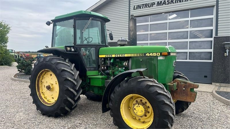 Трактор John Deere 4450 med 7,6L motor: снимка 15 Трактор John Deere 4450 med 7,6L motor: снимка 15