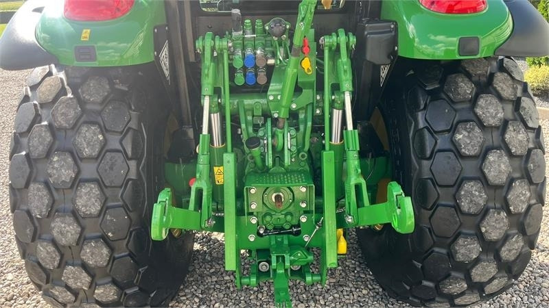 John Deere 5090 M Med græsdæk - Трактор: снимка 4 John Deere 5090 M Med græsdæk - Трактор: снимка 4