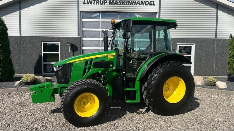 John Deere 5090 M Med græsdæk - Трактор: снимка 1 John Deere 5090 M Med græsdæk - Трактор: снимка 1