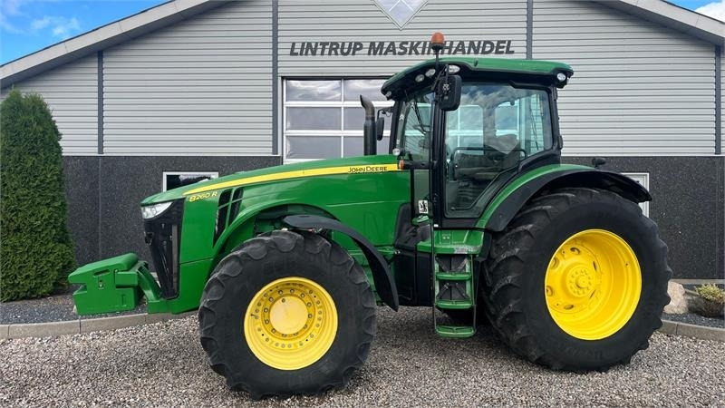 John Deere 8260R - Трактор: снимка 1 John Deere 8260R - Трактор: снимка 1