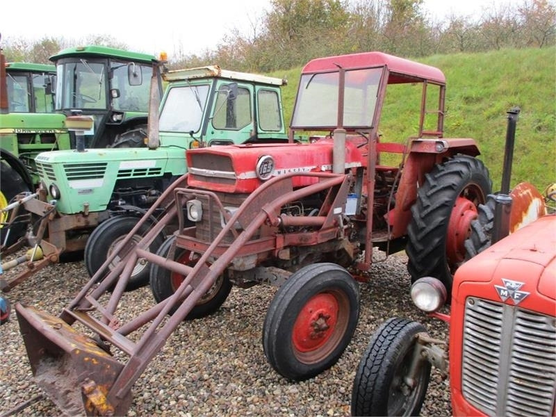 Massey Ferguson 165 Med Ålø læsser med greb. - Трактор: снимка 1 Massey Ferguson 165 Med Ålø læsser med greb. - Трактор: снимка 1