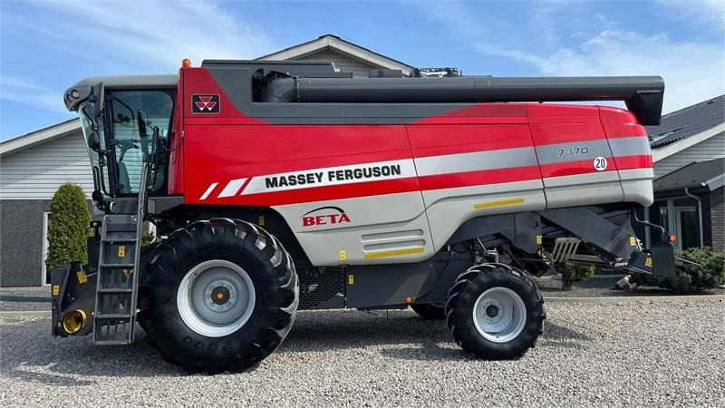 Massey Ferguson 7370 BETA. Gårdmaskine med kun 1080 motortimer. Me - Зърнокомбайн: снимка 1 Massey Ferguson 7370 BETA. Gårdmaskine med kun 1080 motortimer. Me - Зърнокомбайн: снимка 1