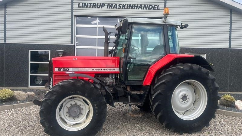 Massey Ferguson 8120 DYNA 4 Med frontlift - Трактор: снимка 1 Massey Ferguson 8120 DYNA 4 Med frontlift - Трактор: снимка 1