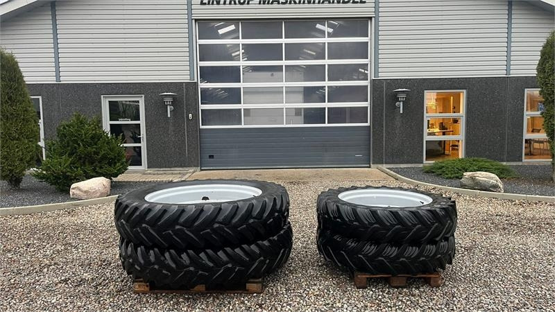 NDI 14.9R46 og 12,4R36 Komplet sæt - Гума за Селскостопанска техника: снимка 1 NDI 14.9R46 og 12,4R36 Komplet sæt - Гума за Селскостопанска техника: снимка 1