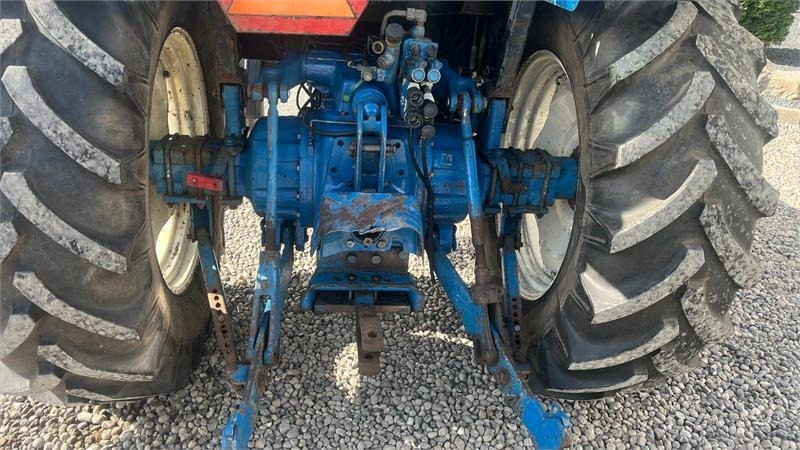 New Holland 5640 SL Dualpower - Трактор: снимка 4 New Holland 5640 SL Dualpower - Трактор: снимка 4