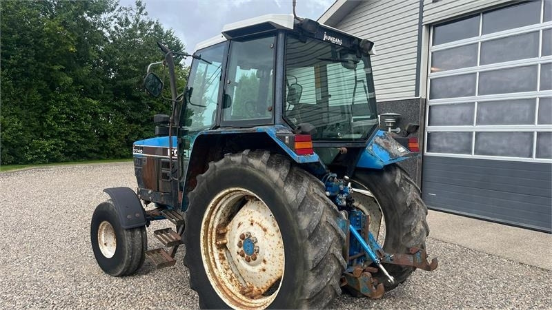 New Holland 7740 SLE Turbo Handy 2wd traktor - Трактор: снимка 3 New Holland 7740 SLE Turbo Handy 2wd traktor - Трактор: снимка 3