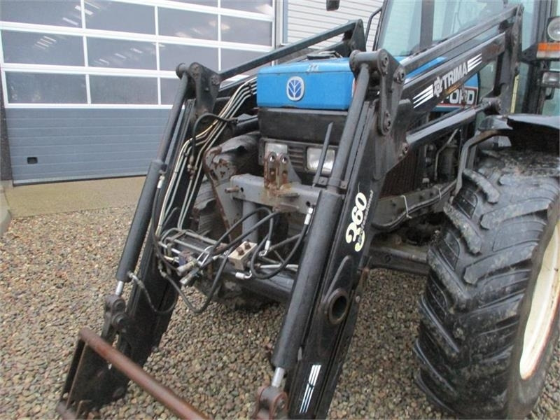 New Holland 7740 SLE Turbo Med frontlæsser og frontlift. - Трактор: снимка 4 New Holland 7740 SLE Turbo Med frontlæsser og frontlift. - Трактор: снимка 4