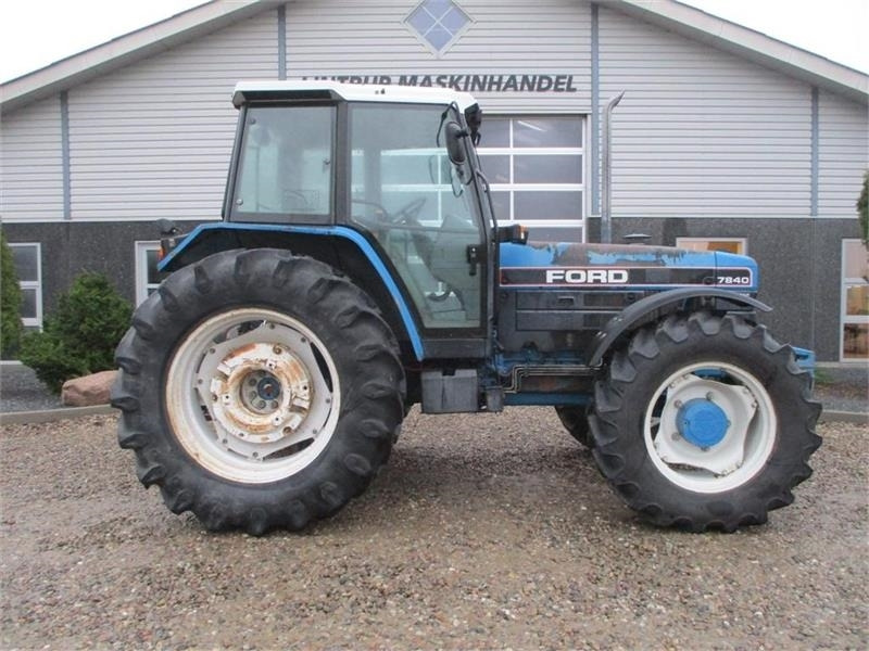 New Holland 7840 SLE, med rigtig god dæk montering og knap på - Трактор: снимка 2 New Holland 7840 SLE, med rigtig god dæk montering og knap på - Трактор: снимка 2