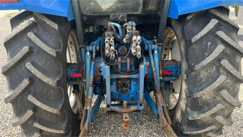 New Holland 8240 SLE Med frontlift og frontPTO - Трактор: снимка 5 New Holland 8240 SLE Med frontlift og frontPTO - Трактор: снимка 5