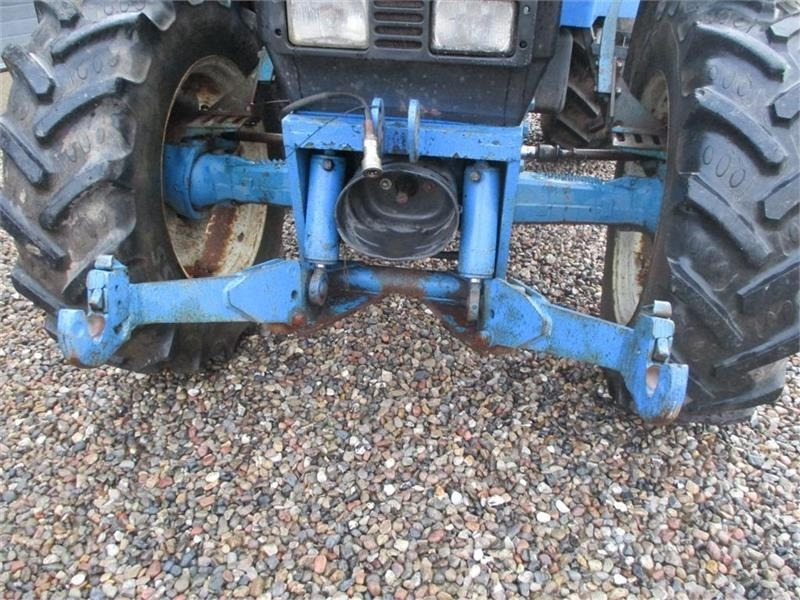 New Holland 8240 SLE Med frontlift og frontPTO - Трактор: снимка 4 New Holland 8240 SLE Med frontlift og frontPTO - Трактор: снимка 4