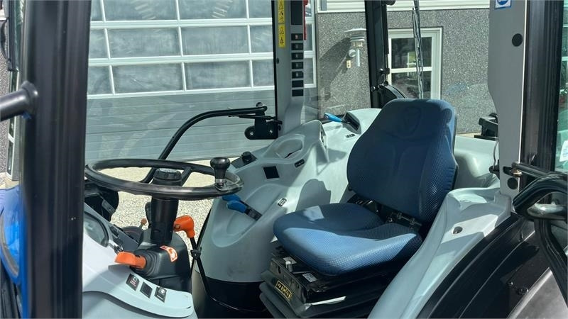 New Holland T4.80 F SuperSteear med aircondition og koblingsfr - Трактор: снимка 5 New Holland T4.80 F SuperSteear med aircondition og koblingsfr - Трактор: снимка 5