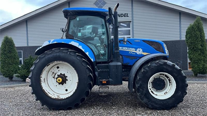 New Holland T7.230 Autocommand med frontlift og nye bagdæk er - Трактор: снимка 2 New Holland T7.230 Autocommand med frontlift og nye bagdæk er - Трактор: снимка 2