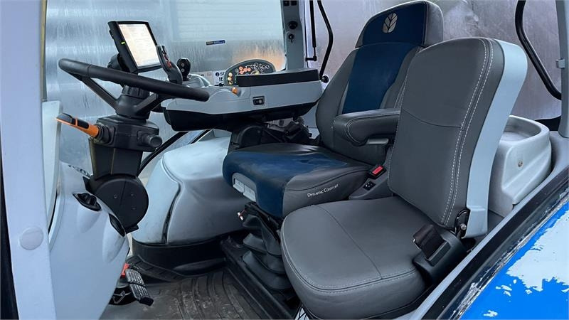 New Holland T7.230 Autocommand med frontlift og nye bagdæk er - Трактор: снимка 5 New Holland T7.230 Autocommand med frontlift og nye bagdæk er - Трактор: снимка 5