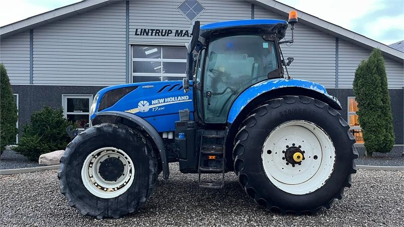 New Holland T7.230 Autocommand med frontlift og nye bagdæk er - Трактор: снимка 1 New Holland T7.230 Autocommand med frontlift og nye bagdæk er - Трактор: снимка 1