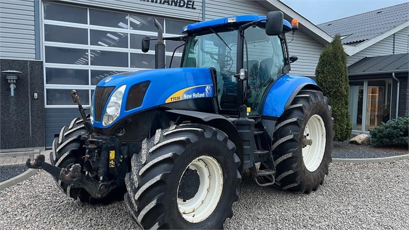 New Holland T7030 Med frontlift og frontPTO - Трактор: снимка 2 New Holland T7030 Med frontlift og frontPTO - Трактор: снимка 2