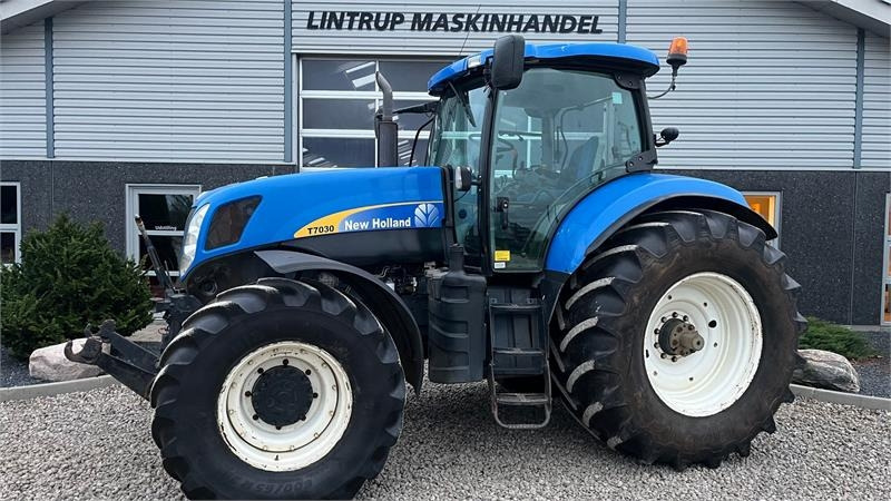 New Holland T7030 Med frontlift og frontPTO - Трактор: снимка 1 New Holland T7030 Med frontlift og frontPTO - Трактор: снимка 1