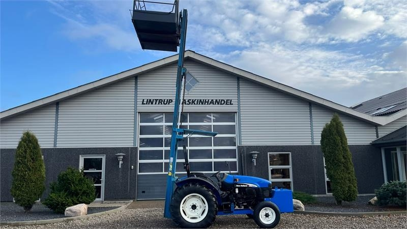Трактор New Holland TN55D Med Byggelift: снимка 7 Трактор New Holland TN55D Med Byggelift: снимка 7