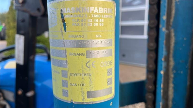 New Holland TN55D Med Byggelift - Трактор: снимка 4 New Holland TN55D Med Byggelift - Трактор: снимка 4