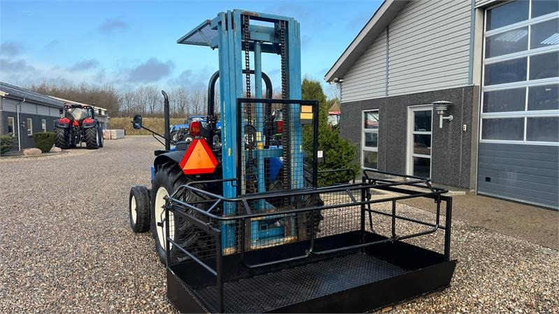 Трактор New Holland TN55D Med Byggelift: снимка 11 Трактор New Holland TN55D Med Byggelift: снимка 11