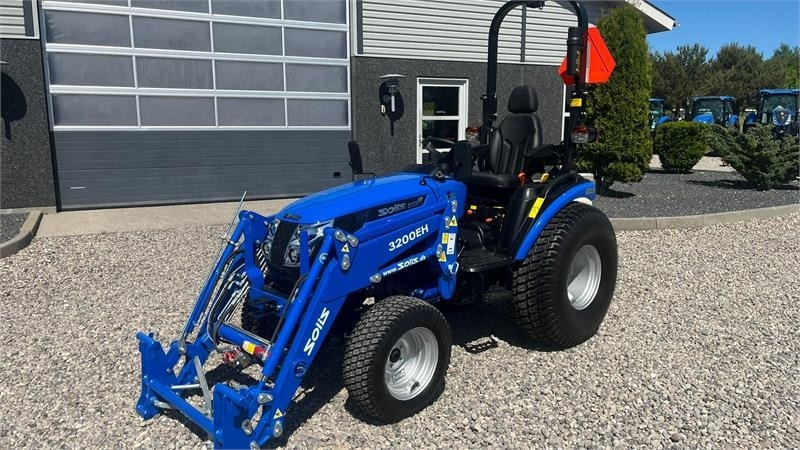 Solis H26 HST Turfdæk og Frontlæsser - Трактор за комунални дейности: снимка 2 Solis H26 HST Turfdæk og Frontlæsser - Трактор за комунални дейности: снимка 2