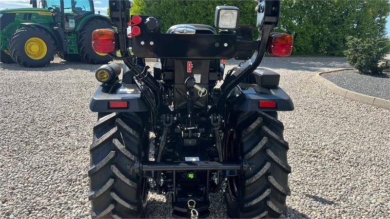 Solis S26 Limited Edition i sort 6+2 Gearmaskine med Ser - Трактор за комунални дейности: снимка 4 Solis S26 Limited Edition i sort 6+2 Gearmaskine med Ser - Трактор за комунални дейности: снимка 4