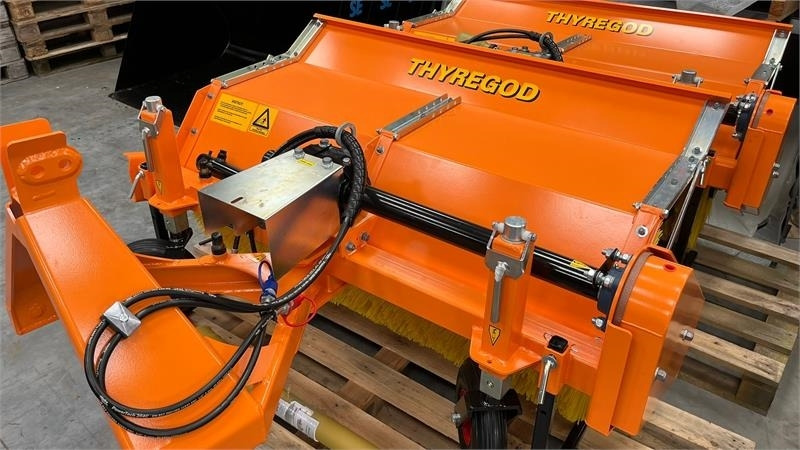 Thyregod TK 1600 PTO, med hydraulisk sving. - Четка: снимка 1 Thyregod TK 1600 PTO, med hydraulisk sving. - Четка: снимка 1