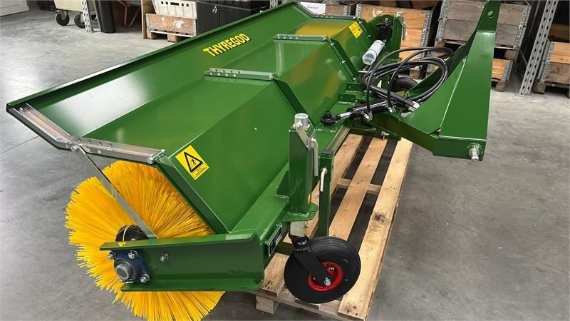 Thyregod TK 2800 med nylon børster og hydraulisk sving. bre - Четка: снимка 2 Thyregod TK 2800 med nylon børster og hydraulisk sving. bre - Четка: снимка 2