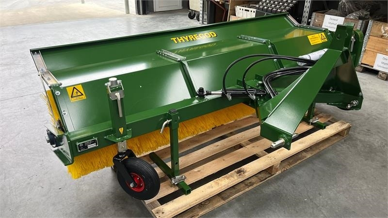 Thyregod TK 2800 med nylon børster og hydraulisk sving. bre - Четка: снимка 1 Thyregod TK 2800 med nylon børster og hydraulisk sving. bre - Четка: снимка 1
