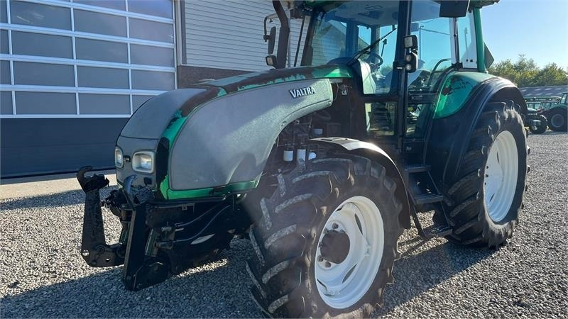 Valtra T130 med 3.5ton frontlift - Трактор: снимка 3 Valtra T130 med 3.5ton frontlift - Трактор: снимка 3