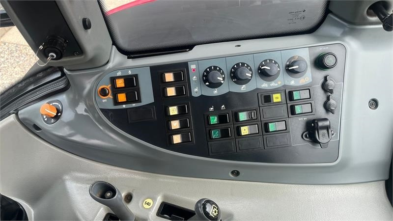 Трактор Valtra T171 Frontlift og fuld affjedring: снимка 8