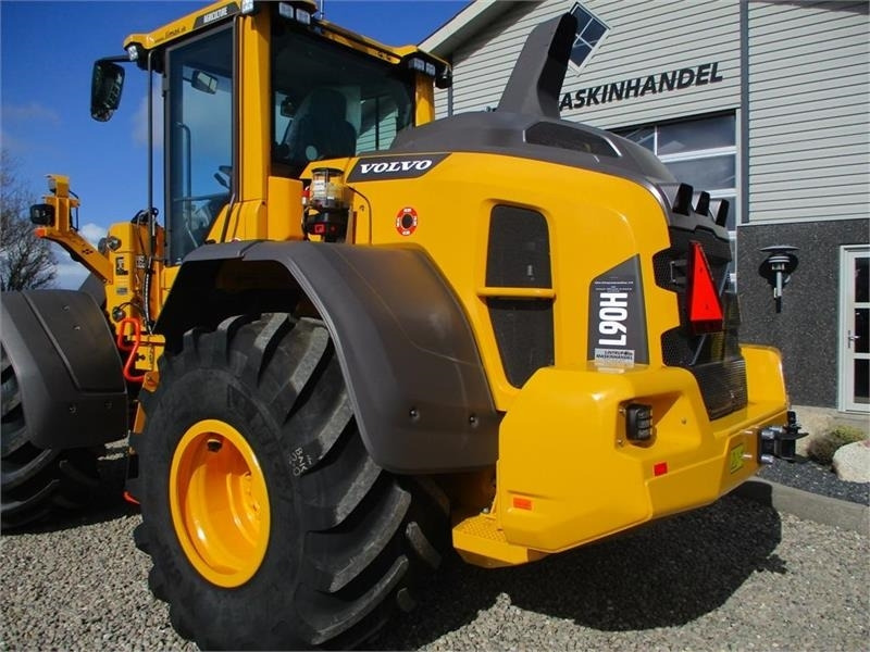 Лизинг на Volvo L90H H2 AGRICULTURE Dansk-maskine, Co-Pilot, LANG-  Volvo L90H H2 AGRICULTURE Dansk-maskine, Co-Pilot, LANG-: снимка 11